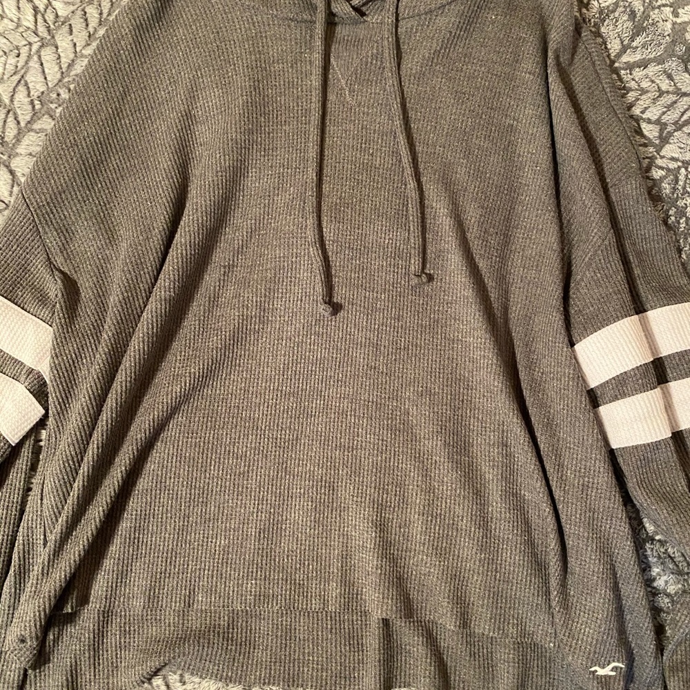 This is a super comfy Hollister hooded long-sleeve
